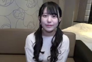 女人迈开腿让男生吃菜的吃草莓肤白貌美夜总会高级女郎